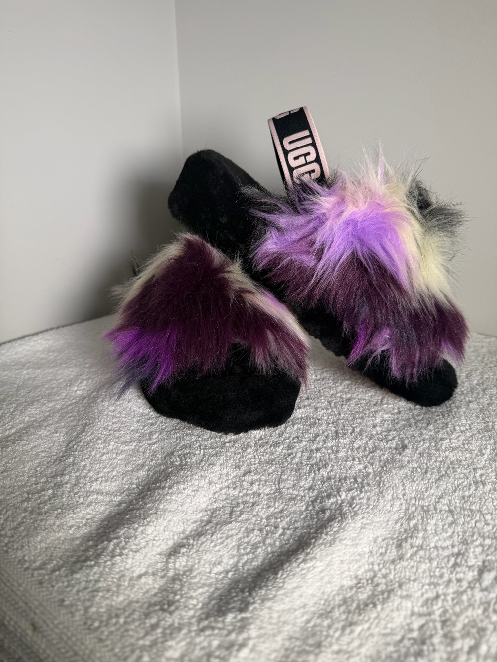 UGG Fluff Yeah slipper slides size 8 purple, black & white like new!